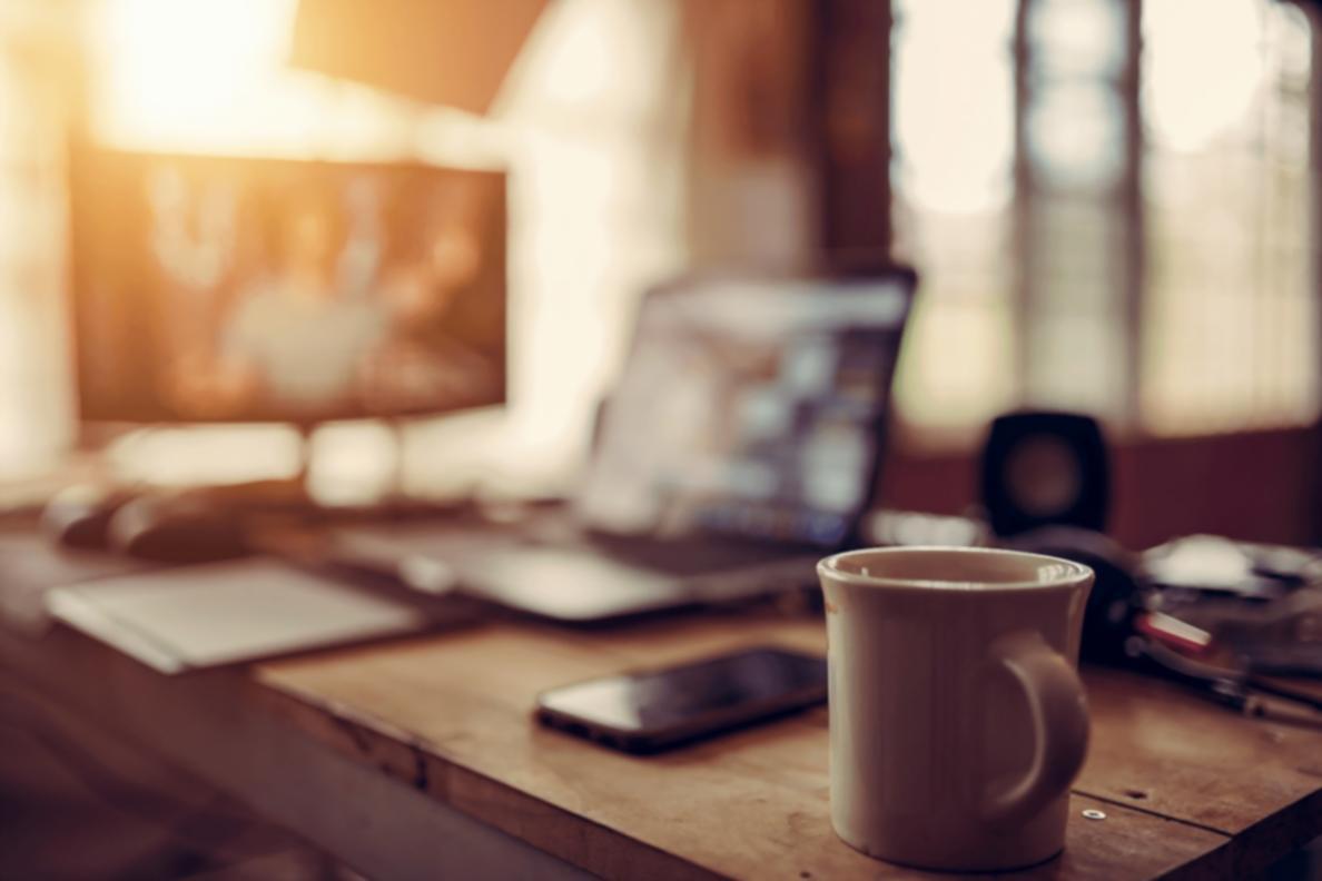 Espacio de trabajo colaborativo en las oficinas de suvantheriq en Sevilla